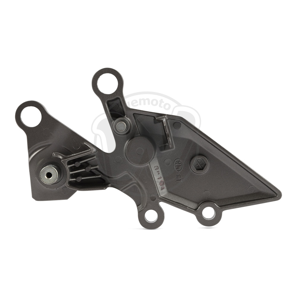 0MU8843_zznw8405 three.jpg